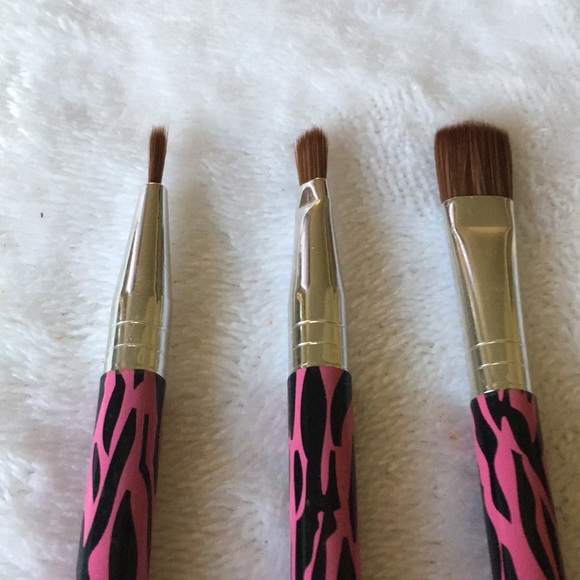 Pink & black striped makeup brush set Includes eye shadow & eyebrow brush - Picture 2 of 5